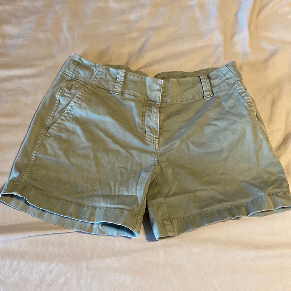 Vineyard vines green shorts